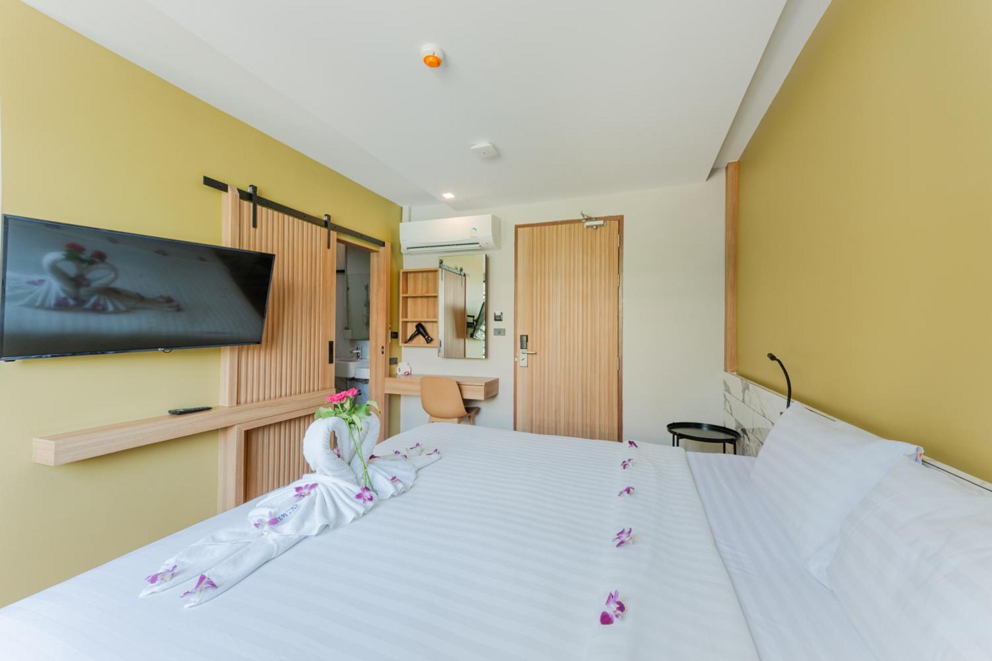 Sky Wave Patong Exterior foto