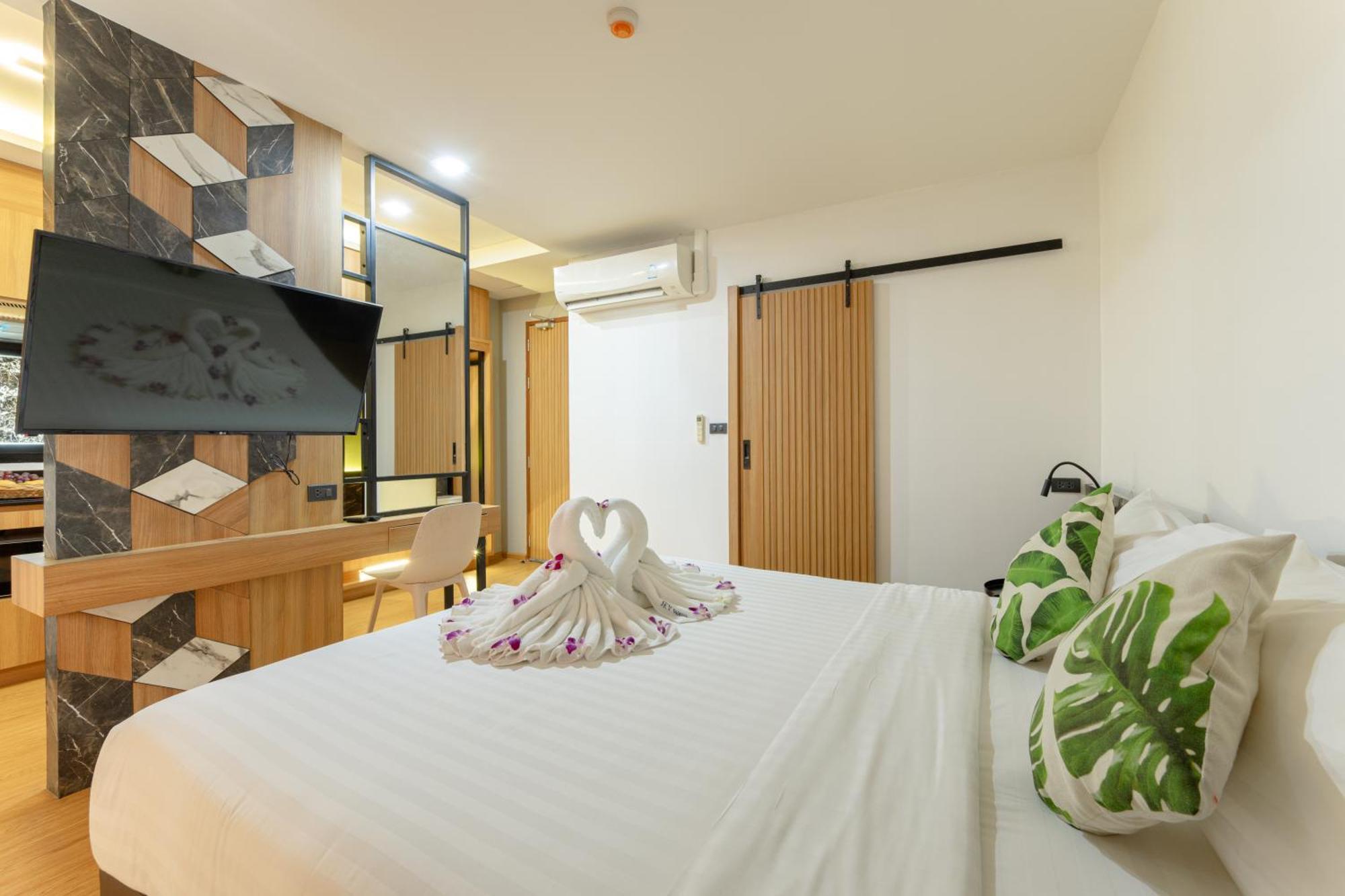 Sky Wave Patong Exterior foto