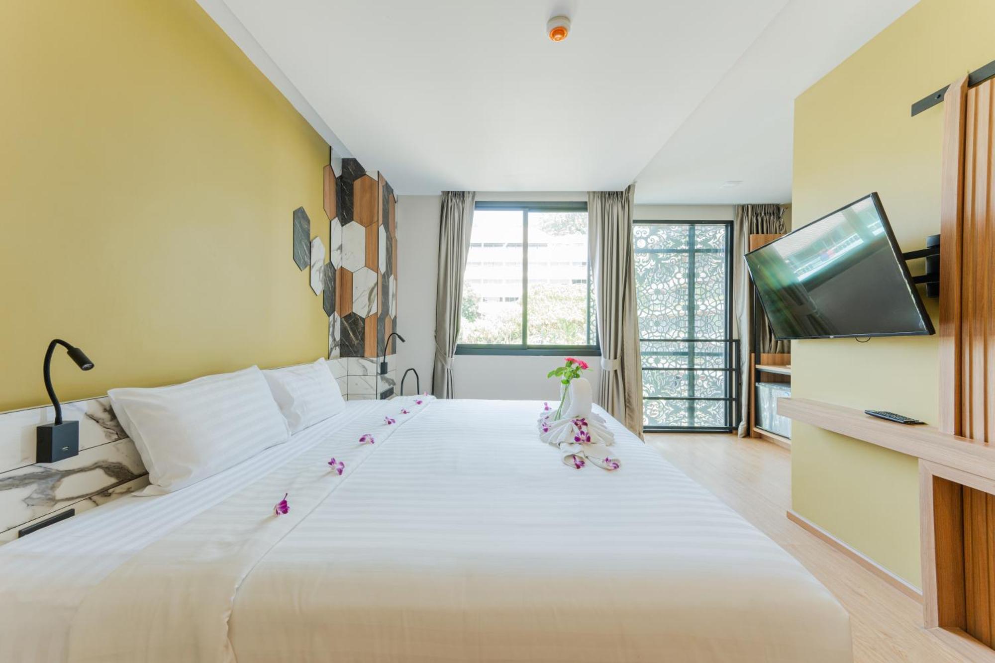Sky Wave Patong Exterior foto