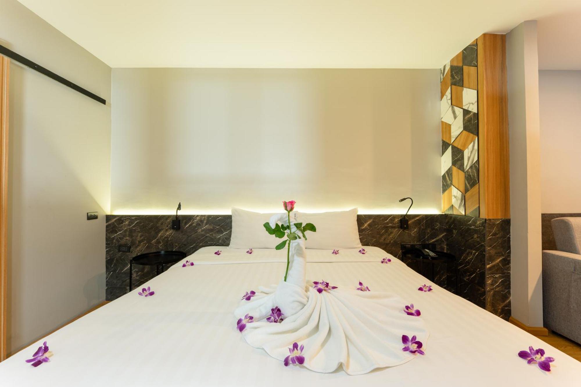Sky Wave Patong Exterior foto