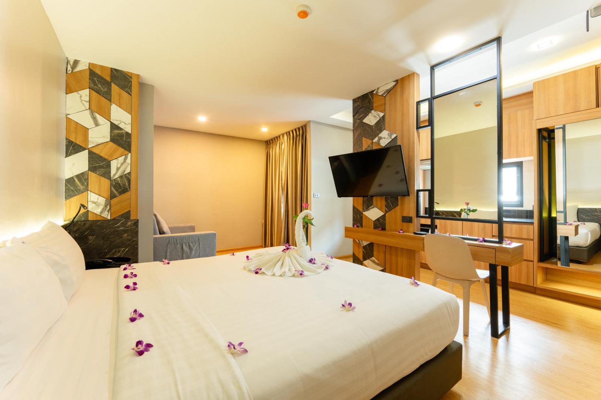Sky Wave Patong Exterior foto