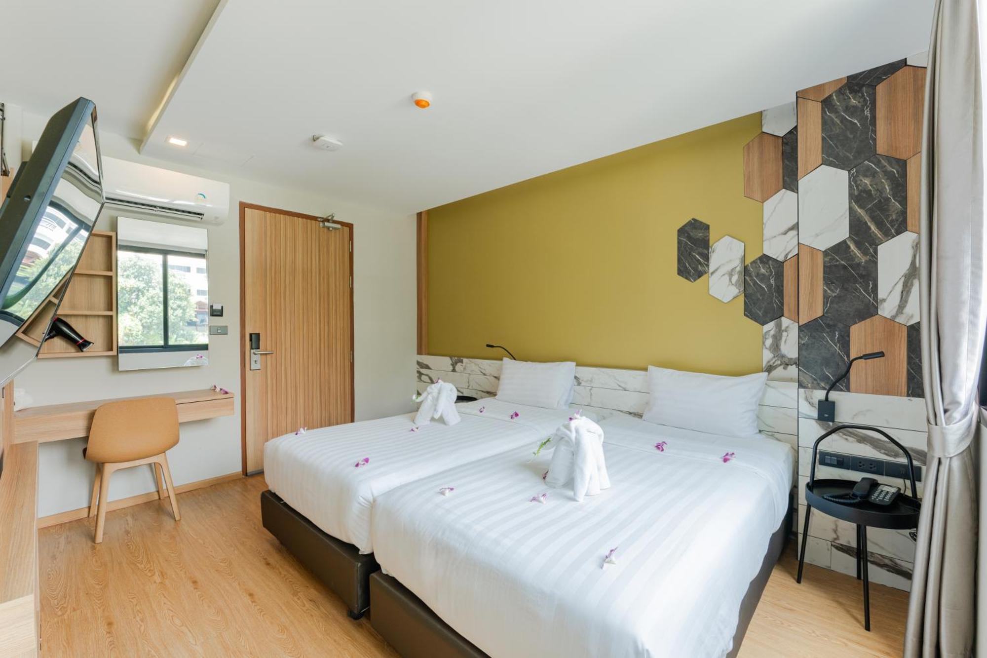 Sky Wave Patong Exterior foto